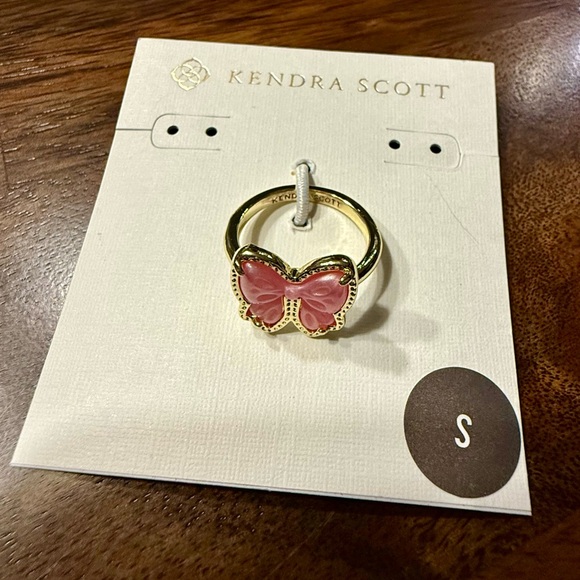 Kendra Scott Haley Bow Gold Band Ring - Size 6 - NWT - Picture 2 of 3